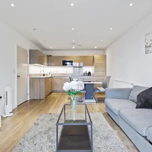Canning Town 2 Bed London