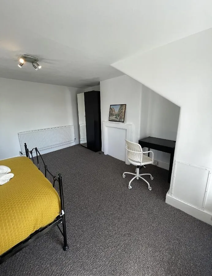 First Rate Apartment London