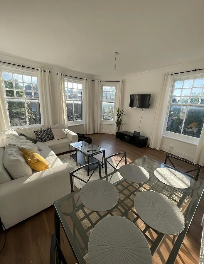 First Rate Apartment London