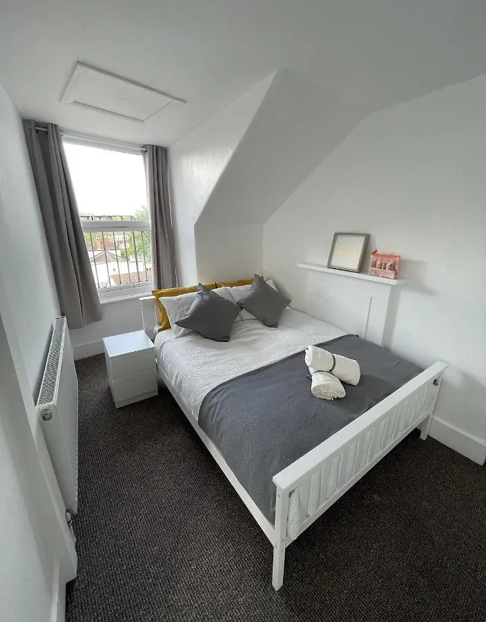 First Rate Apartment London