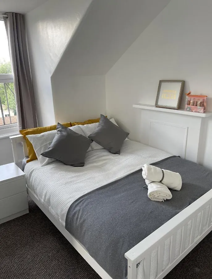 First Rate Apartment London