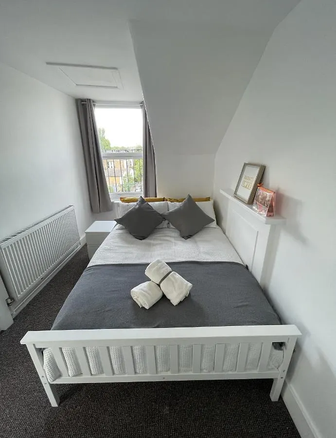 First Rate Apartment London
