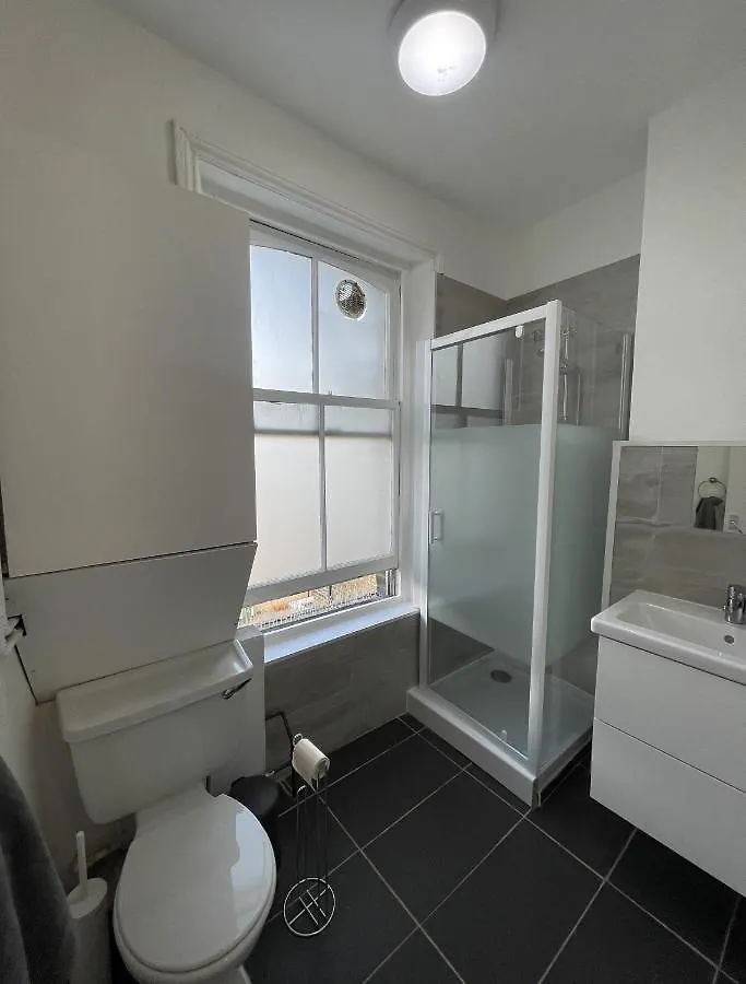 First Rate Apartment London