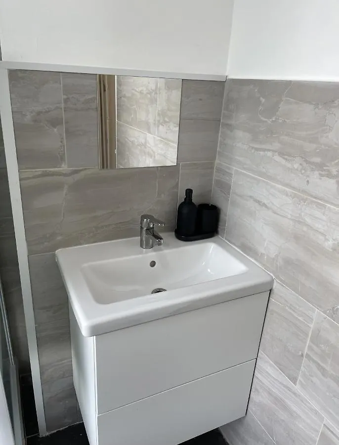 First Rate Apartment London